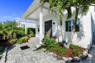 3037 Lunar St, Naples, FL 34112