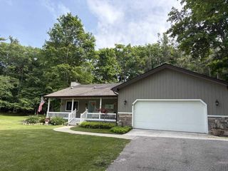 12982 Pineridge Dr, Charlevoix, MI 49720