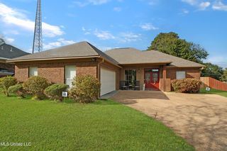 218 Cobblestone Dr, Vicksburg, MS 39183