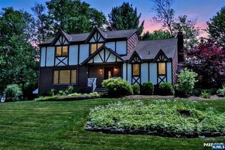 16 Weeden Dr, West Milford, NJ 07480