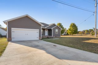 105 Steeplechase Dr, Smithville, TN 37166