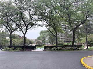 1 Bay Club Dr #18L, Bayside, NY 11360