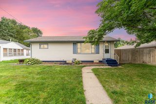 702 W  4th St, Canton, SD 57013