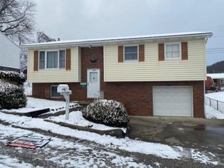 832 Meadow Dr, New Martinsville, WV 26155