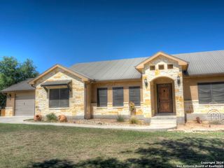 835 Mountain Valley, Concan, TX 78838