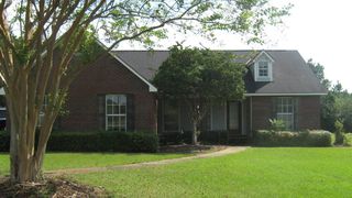 2327 Honeysuckle Rd, Dothan, AL 36301
