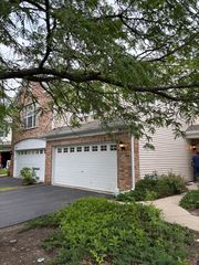 2633 Williamsburg Dr, Algonquin, IL 60102