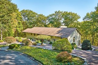 72 Crooked Ledge Rd, Southampton, MA 01073