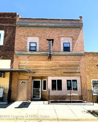 216 S  Main St, Hettinger, ND 58639