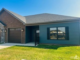 3838 High Pointe Ln, Newburgh, IN 47630