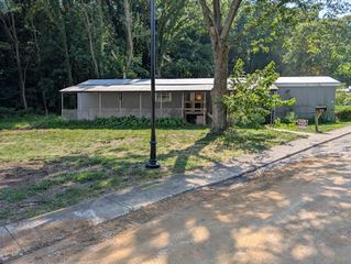 1347 Red Maple Ln, Kalamazoo, MI 49004