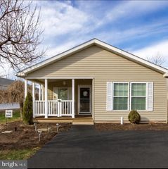 303 Carver Ln, Royersford, PA 19468