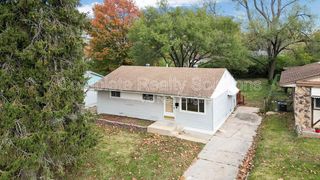 125 Perthshire Rd, Saint Louis, MO 63137
