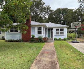 103 N  College St, Searcy, AR 72143