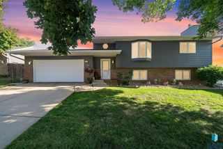 1224 S  Dunham Cir, Sioux Falls, SD 57106