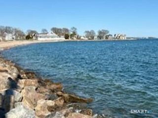 33 Wilford Rd, Branford, CT 06405