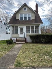 3970 Bluestone Rd, Cleveland Heights, OH 44121