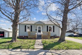 717 N  3rd Ave E, Newton, IA 50208