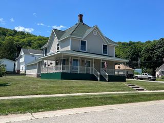 831 W  Munising Ave, Munising, MI 49862