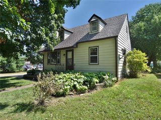 214 W  1st St, Pella, IA 50219