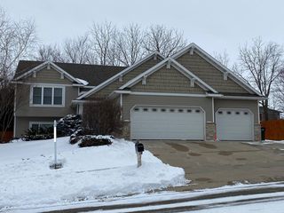 423 Manor Ridge Dr NW, Rochester, MN 55901