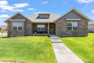1353 N Sandy Creek Circle, Nixa, MO 65714