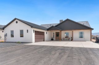 712 2nd St NE, Rio Rancho, NM 87124