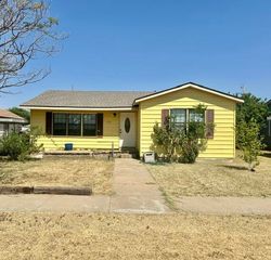 1314 Wayland St, Plainview, TX 79072