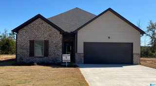 183 Buckhorn Cir, Weaver, AL 36277