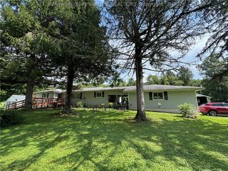 68 Skidmore Ln, Poca, WV 25159