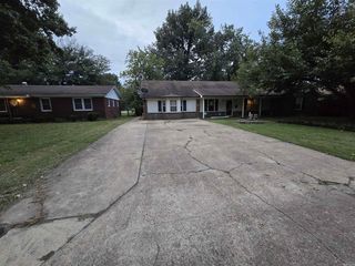 803 Robindale Rd, Blytheville, AR 72315