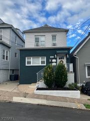 493 Morningside Ave, Fairview, NJ 07022