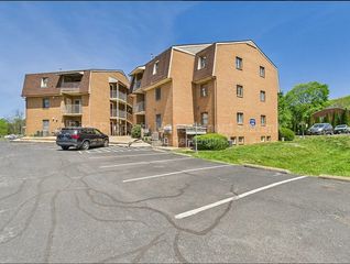 325 Campbell St #C4, Staunton, VA 24401