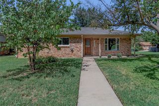 1009 Irwin Dr, Hurst, TX 76053