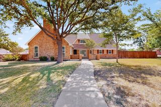 1380 Green Hills Ct, Duncanville, TX 75137