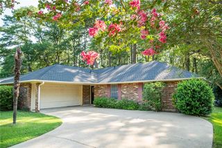 476 Edgewood Dr, Pineville, LA 71360