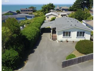 15866 Sea Cliff Dr, Brookings, OR 97415
