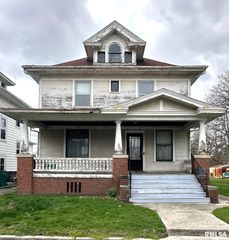 144 Sumner St, Galesburg, IL 61401