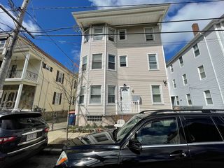 171 Crapo St, New Bedford, MA 02744