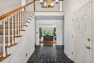 937 W Shaker CIRCLE, Mequon, WI 53092