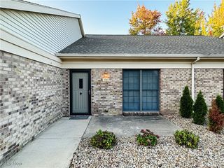 1703 W  Hampton Dr, Youngstown, OH 44515