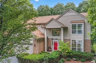 2045 Woodridge Ct, Highland, MI 48357
