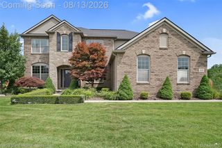 915 Appleton Ct, Oakland, MI 48363