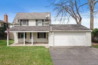 10120 Elizabeth Lake Rd, White Lake, MI 48386