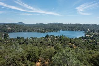 2 Yorkshire Dr, Penn Valley, CA 95946