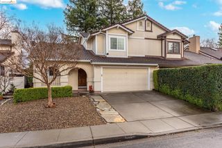 911 Hacienda Cir, Rohnert Park, CA 94928