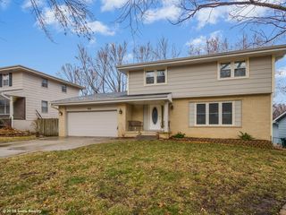 8021 Garrison Rd, Clive, IA 50325