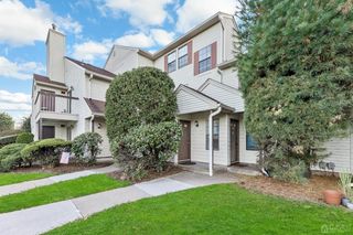 2005 Woodbridge Commons Way, Iselin, NJ 08830