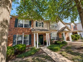 410 Montclair Tower Dr, Saint Charles, MO 63303