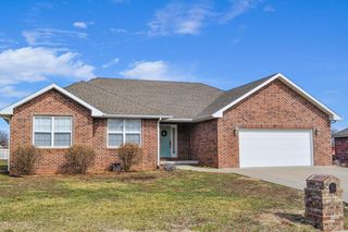 2291 W  Heritage St, Bolivar, MO 65613